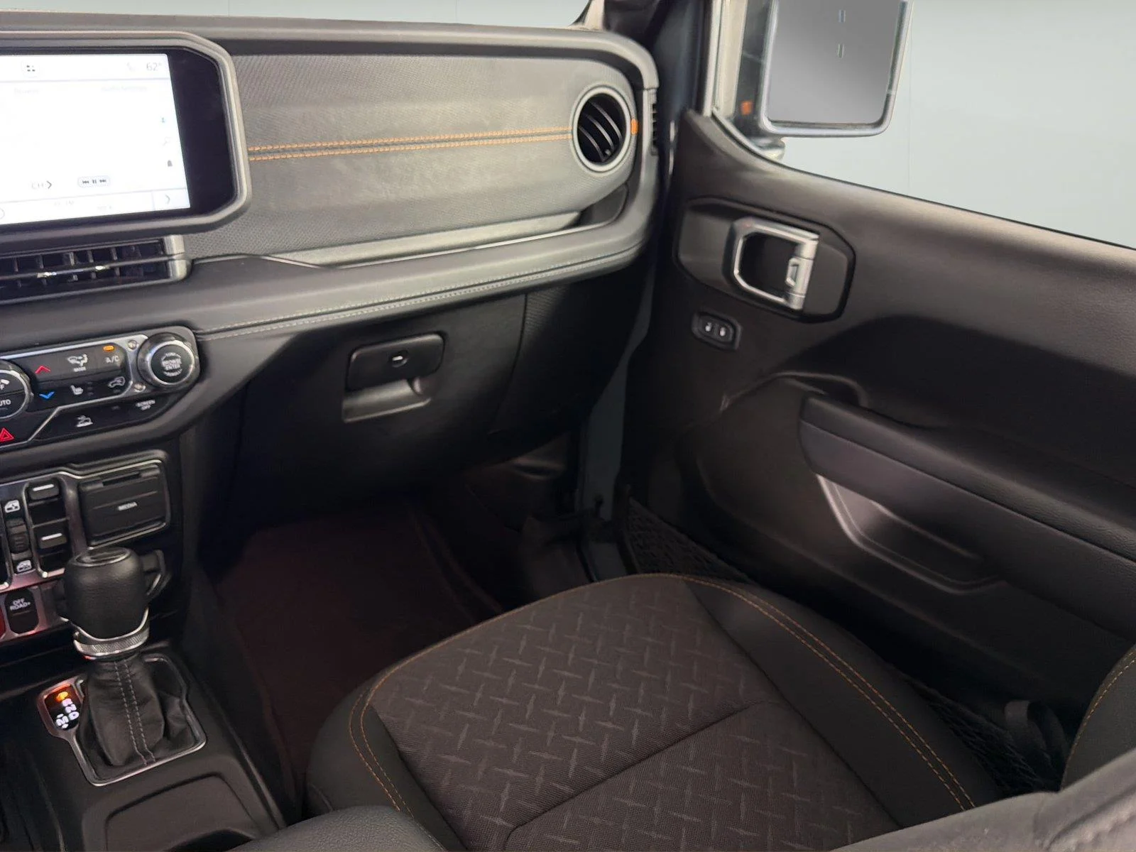 Used 2024 Anvil Clear Coat Jeep Mojave image 10