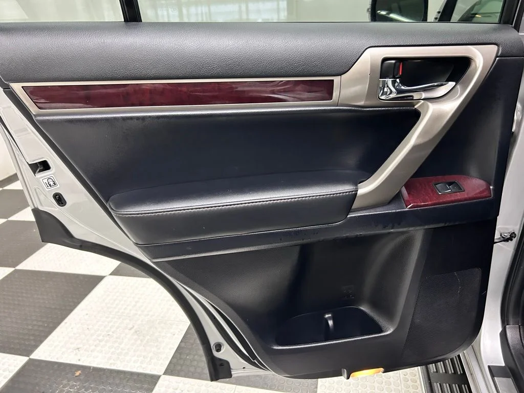 Used 2016 Silver Lexus 460 image 14