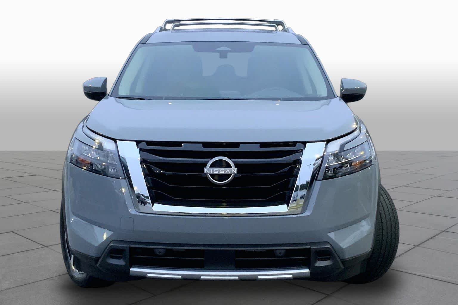 Used 2025 Boulder Gray Pearl Nissan Platinum image 3