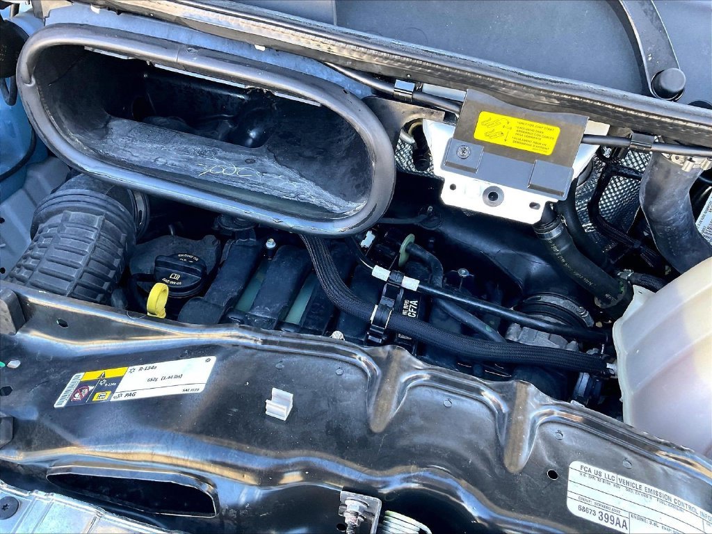 Used 2025 White Ram Base image 33