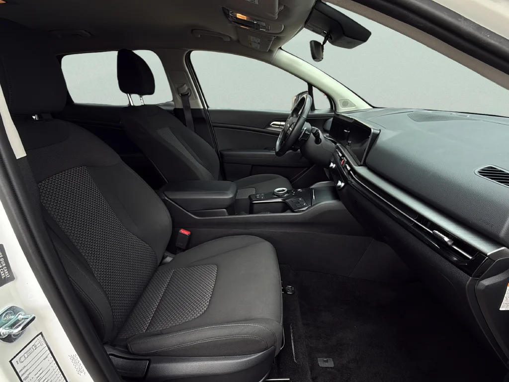 Used 2026 White Kia S image 21