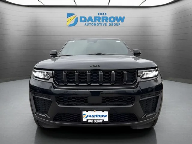 New 2026 Diamond Black Crystal Pearl-Coat Exterior Paint Jeep Altitude image 8