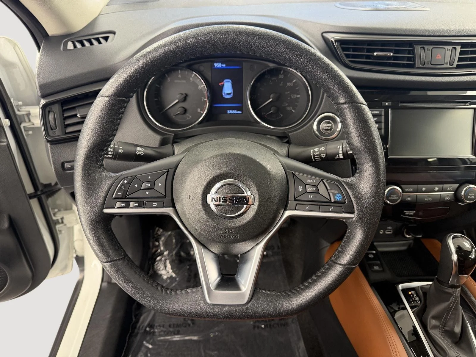 Used 2019 Pearl White Tricoat Nissan SL image 12
