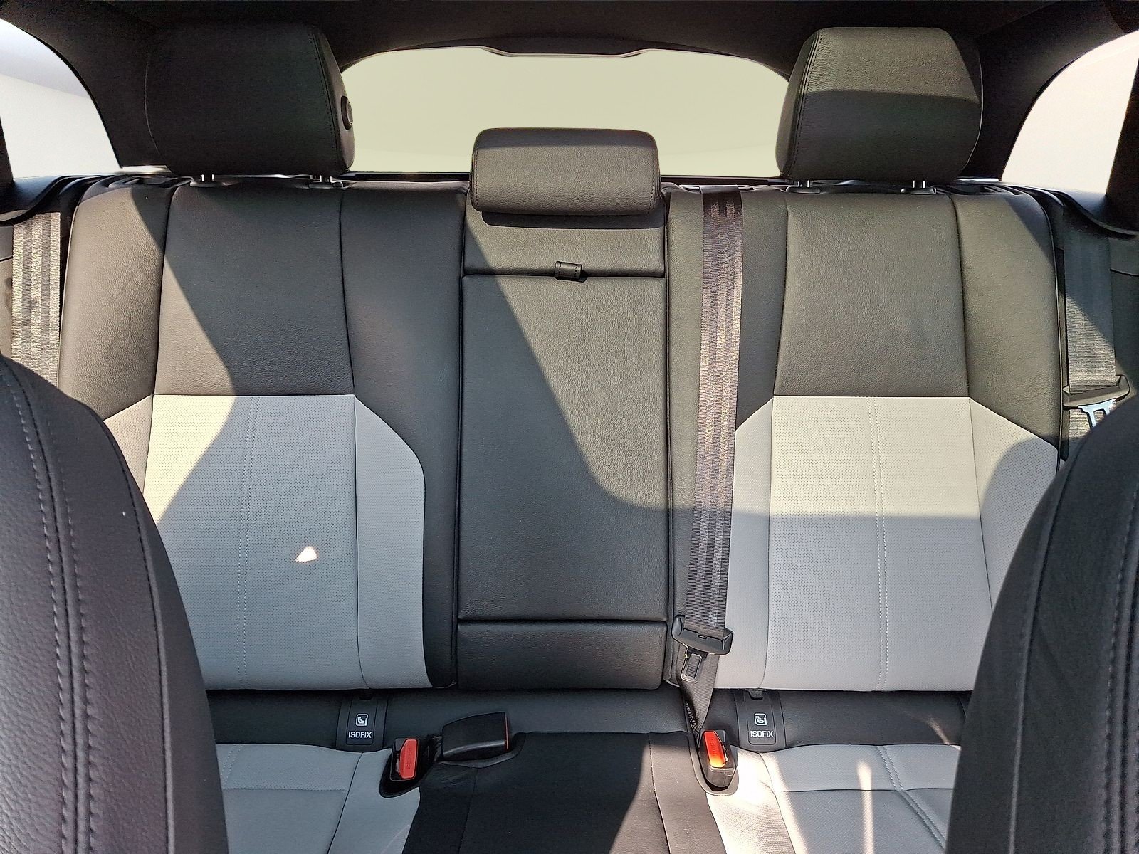Certified Used 2026 Carpathian Grey Premium Metallic - 1AU Land Rover P400 Dynamic SE image 6