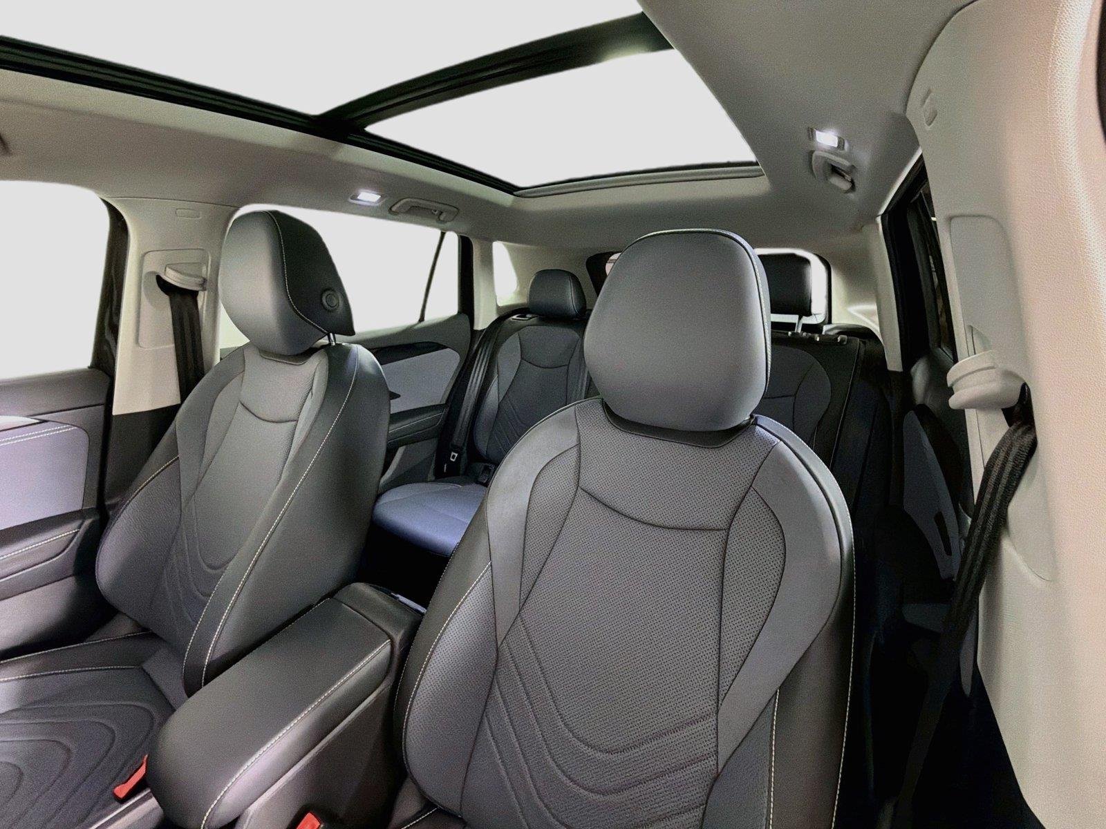 New 2026 Deep Black Pearl Volkswagen SE image 19