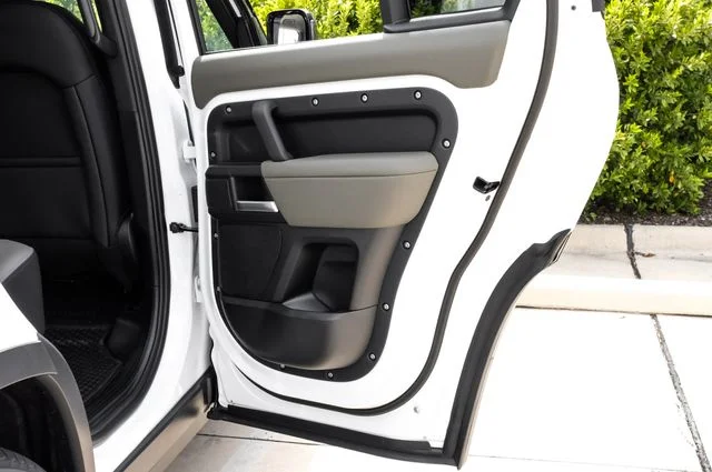 New 2026 Fuji White Land Rover S image 58