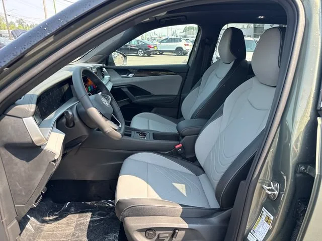 New 2026 Avocado Green w/Deep Black Roof Volkswagen SE R-Line Black image 16