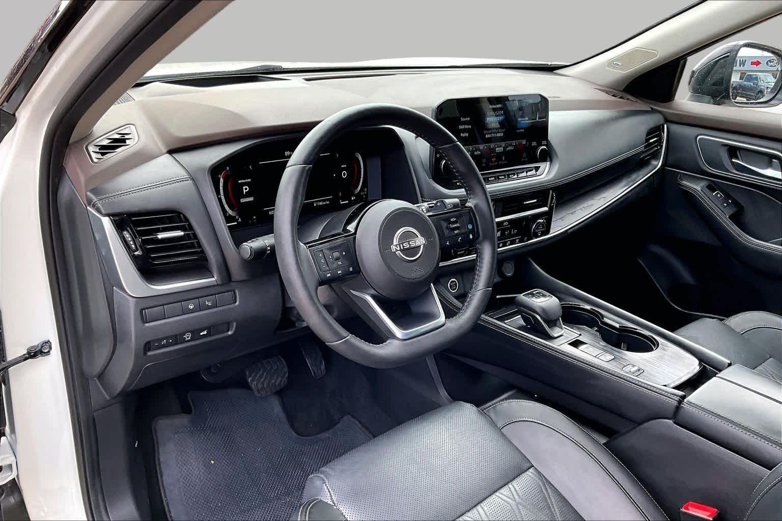 Used 2023 Pearl White Tricoat/Super Black Nissan Platinum image 18