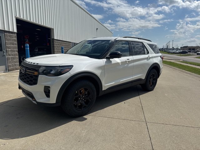 New 2026 Star White Metallic Tri-Coat Ford Tremor image 40