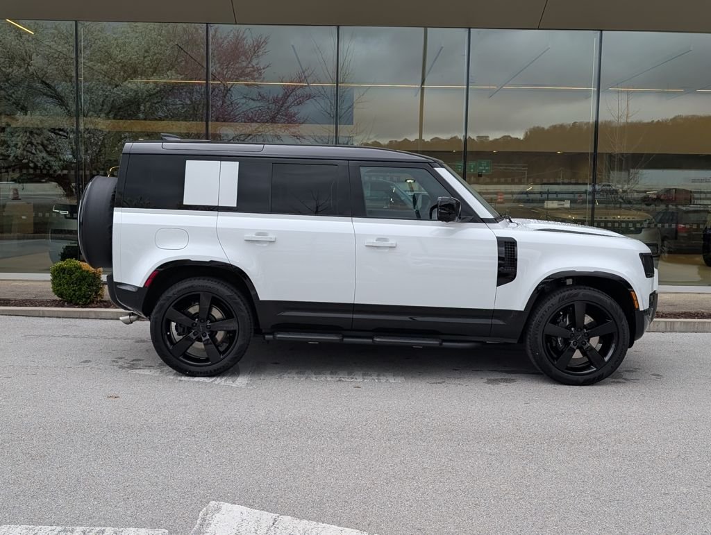 New 2026 Fuji White Land Rover V8 image 8