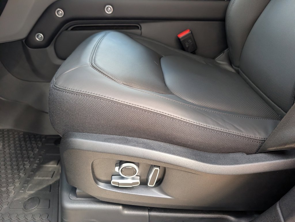 New 2026 Santorini Black LAND ROVER V8 image 24