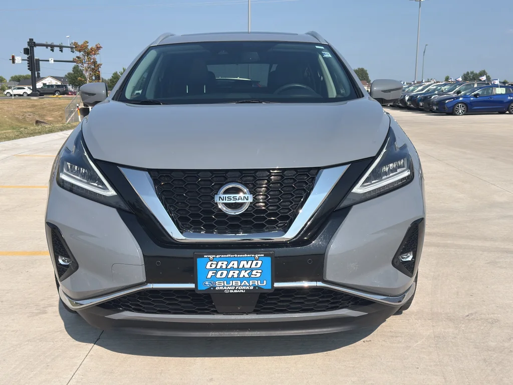 Used 2021 Boulder Gray Pearl Nissan Platinum image 2