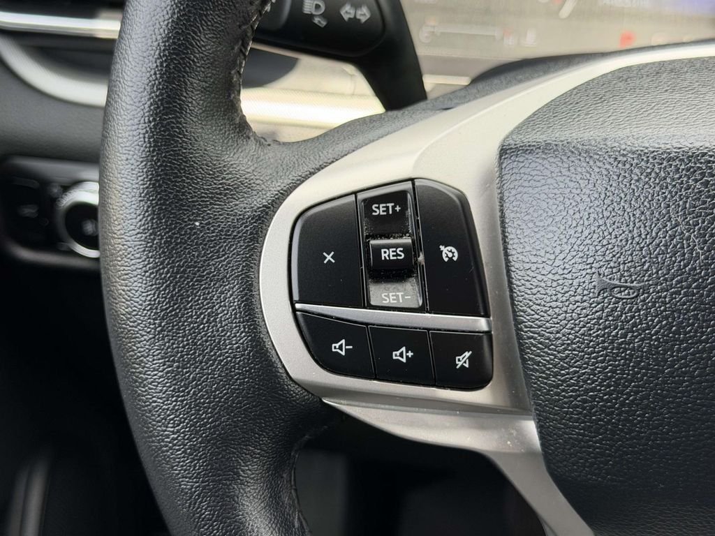 Used 2023 Black Ford XLT image 9