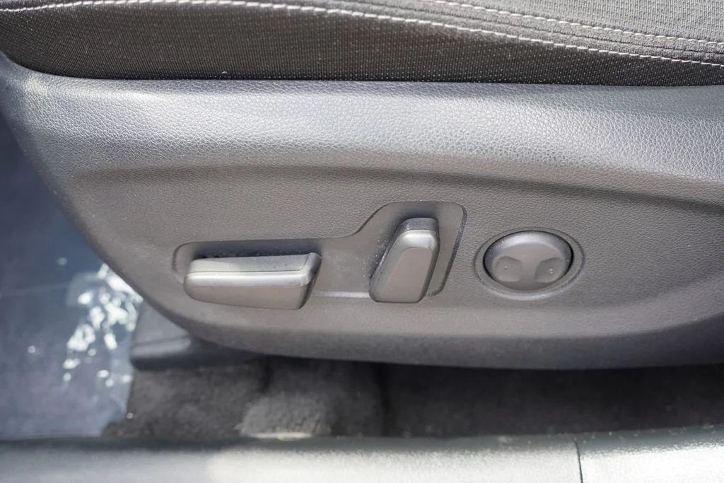 Certified Used 2017 Pacific Blue Kia LX image 23