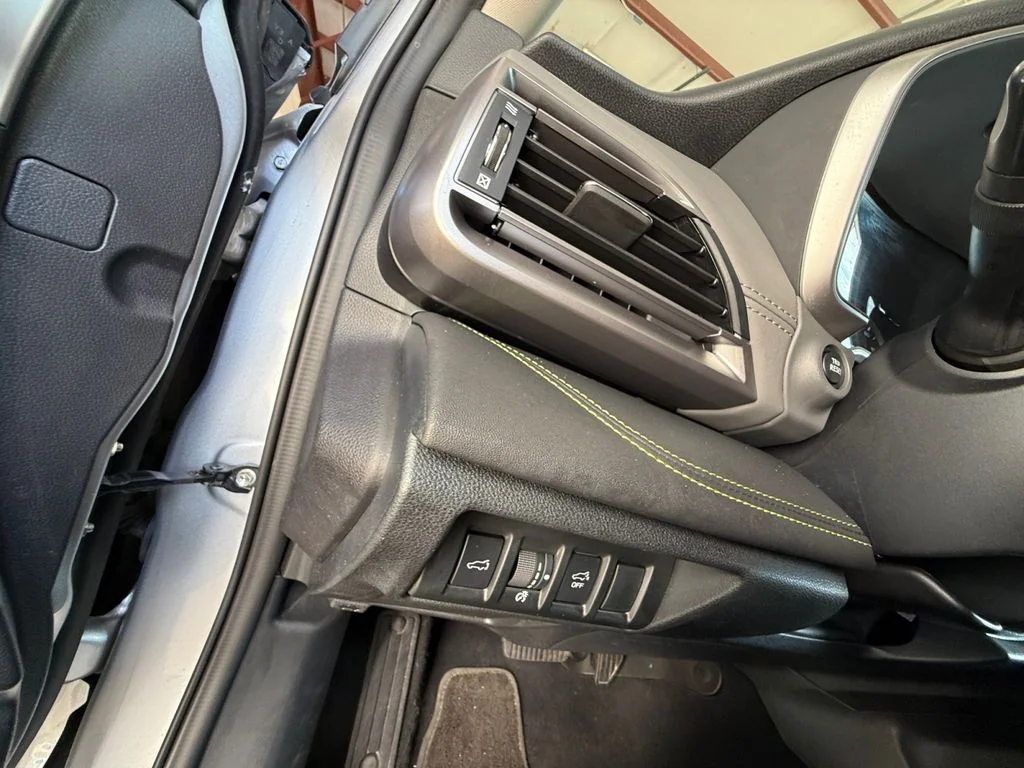 Used 2025 Silver Subaru Onyx Edition image 23