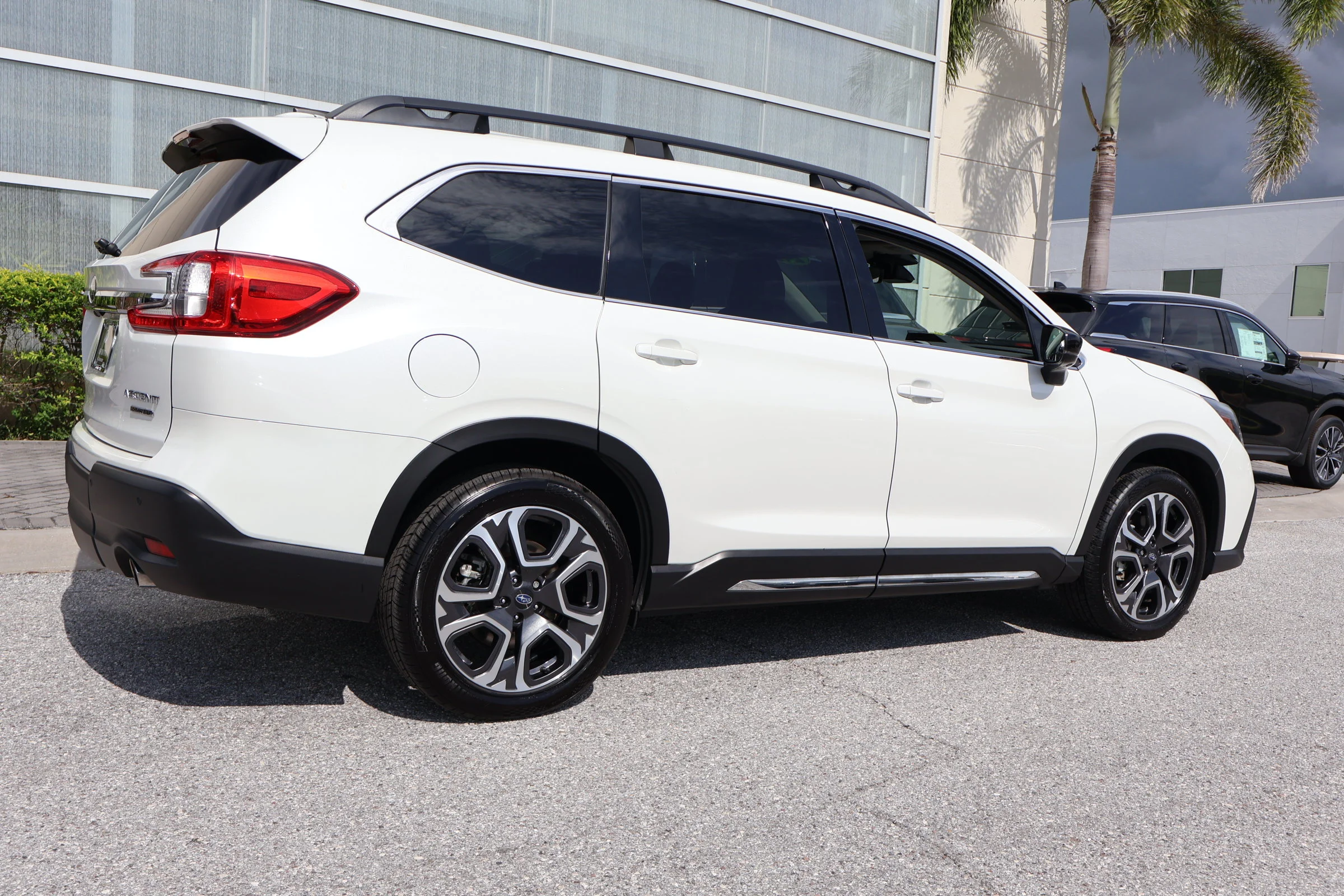 Used 2024 Crystal White Pearl Subaru Limited image 10