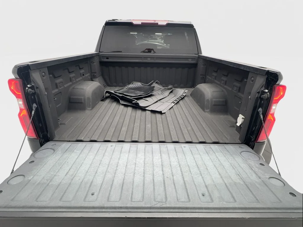 Used 2022 Black Chevrolet Custom image 10