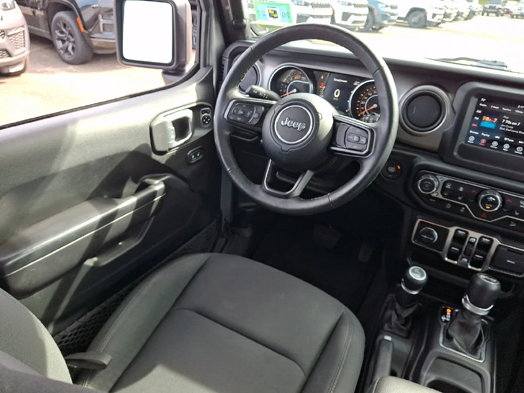 Used 2019 Silver Jeep Unlimited Sport S image 15
