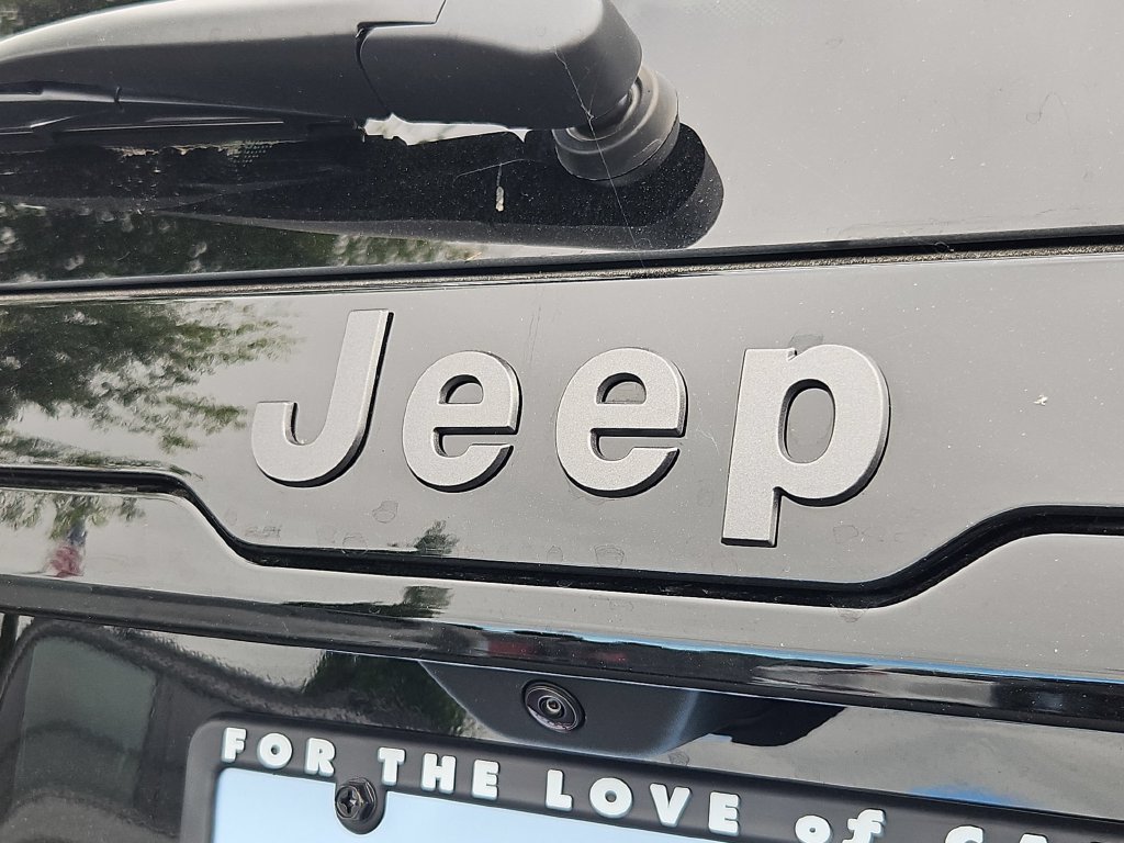 New 2026 Diamond Black Crystal Pearl-Coat Exterior Paint Jeep Limited image 25