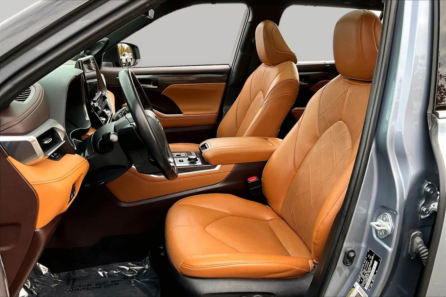 Used 2022 Moon Dust Toyota Platinum image 8