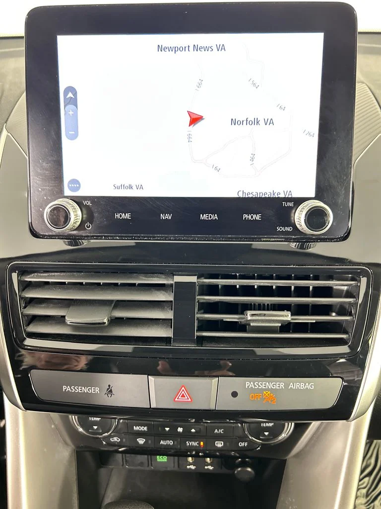 Used 2025 Silver Mitsubishi SE image 13