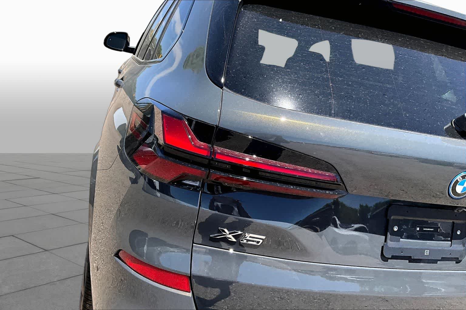 New 2026 Dravit Grey Metallic BMW xDrive50e image 14