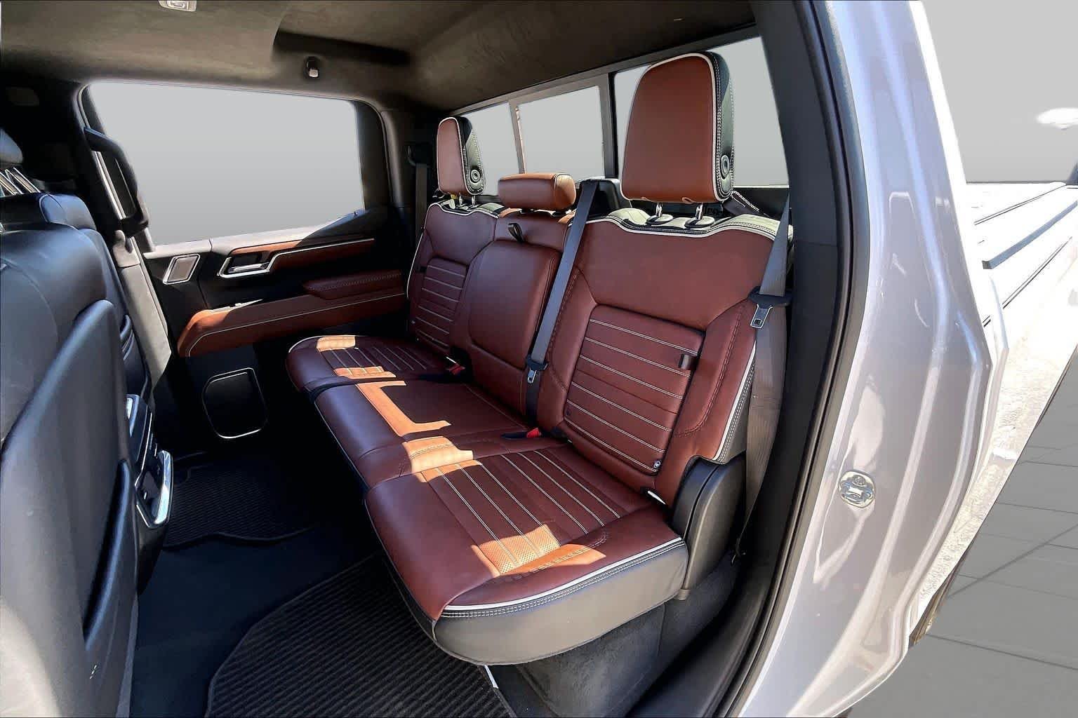 Used 2025 White Frost Tricoat GMC Denali Ultimate image 20