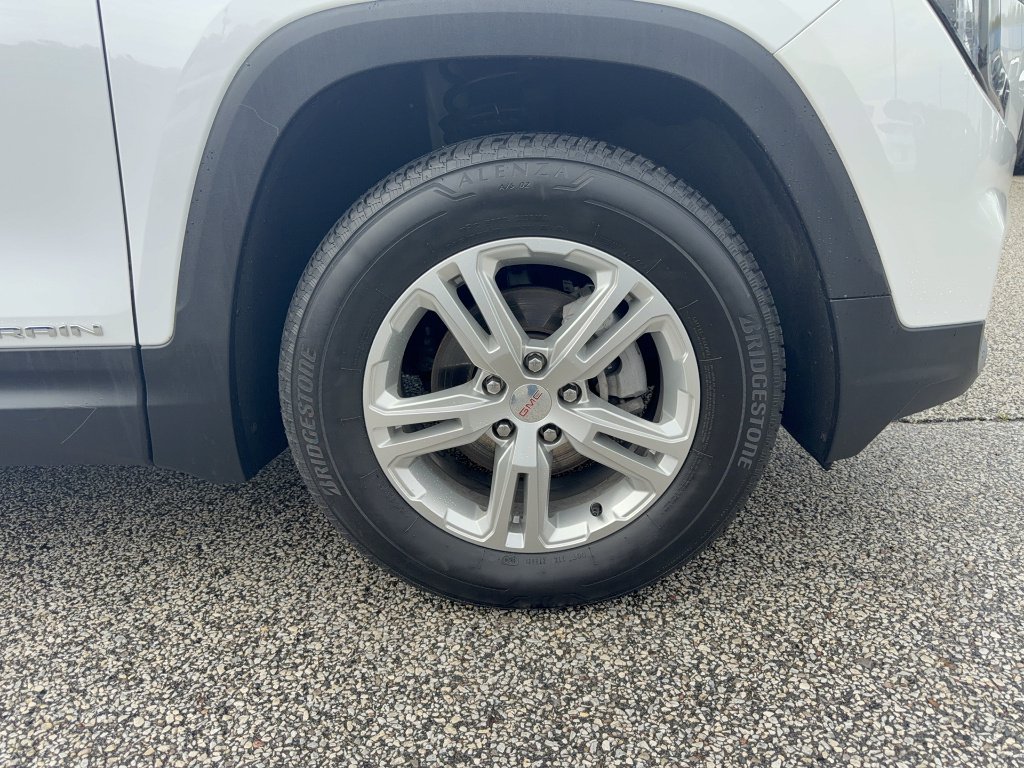 Used 2024 Summit White GMC SLE image 22