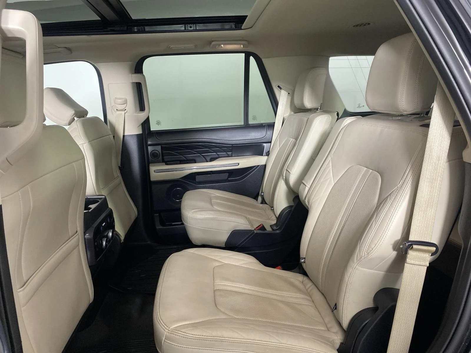 Used 2023 Agate Black Ford Platinum image 29