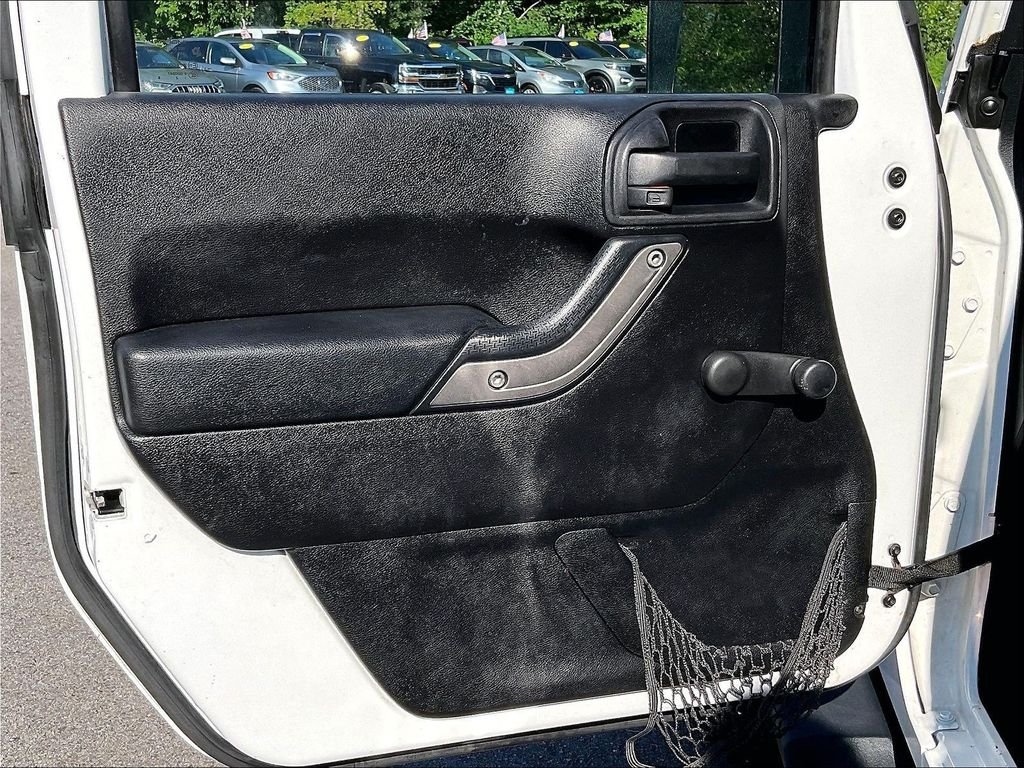 Used 2014 White Jeep Sport image 9