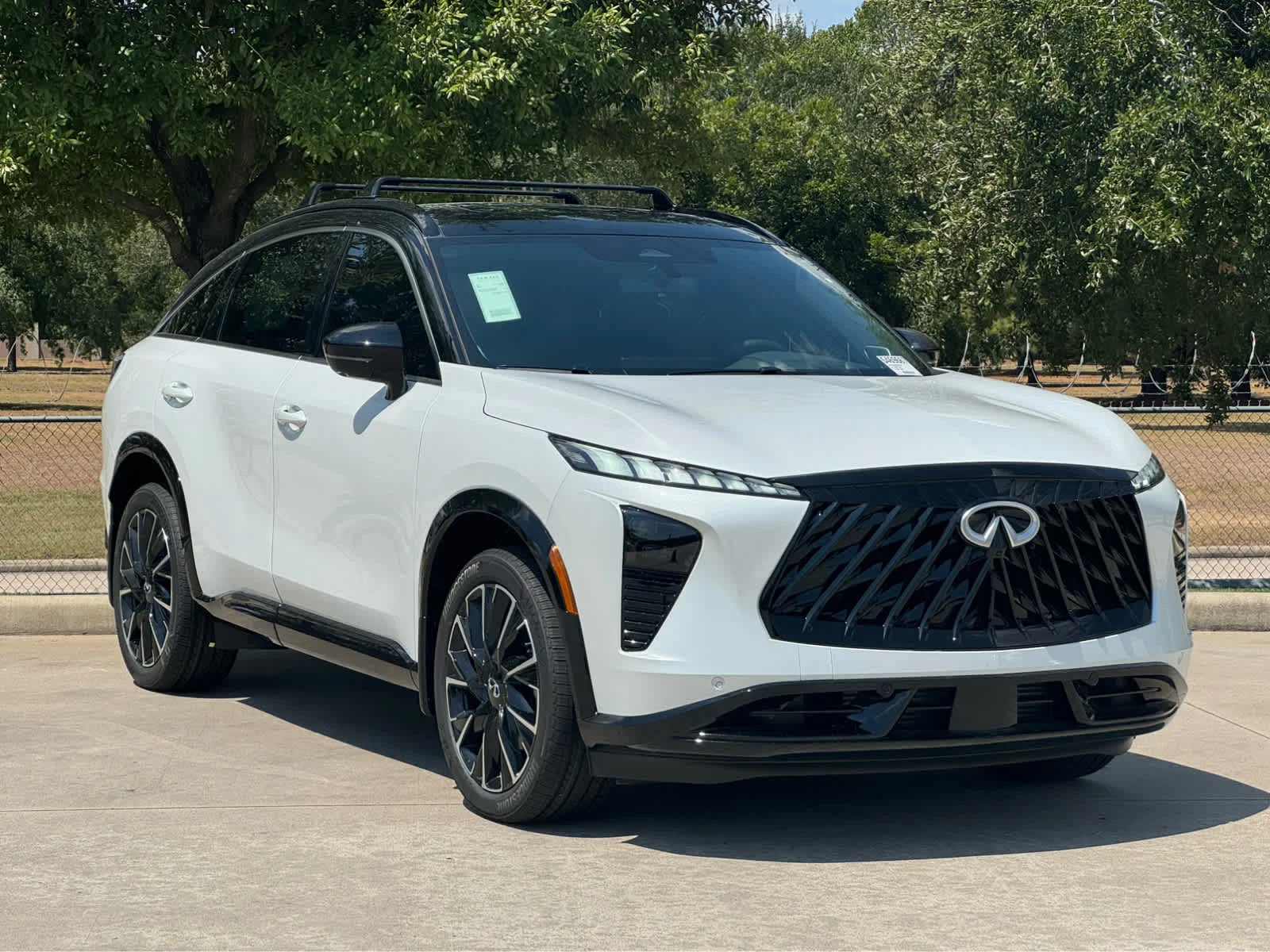 New 2027 2T RAD WHT INFINITI Autograph AWD image 2