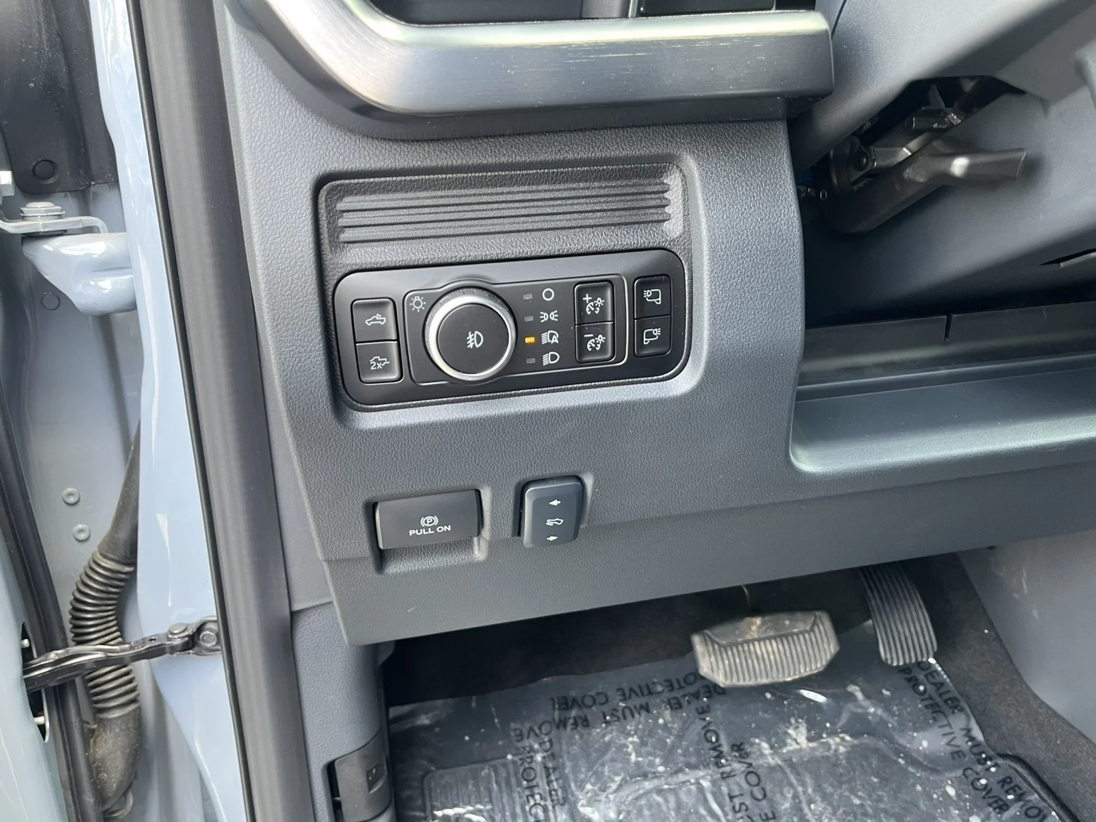 New 2026 Glacier Gray Metallic Tri-Coat Ford LARIAT image 15
