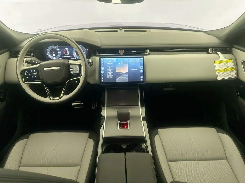 New 2026 Santorini Black Land Rover Dynamic SE image 21