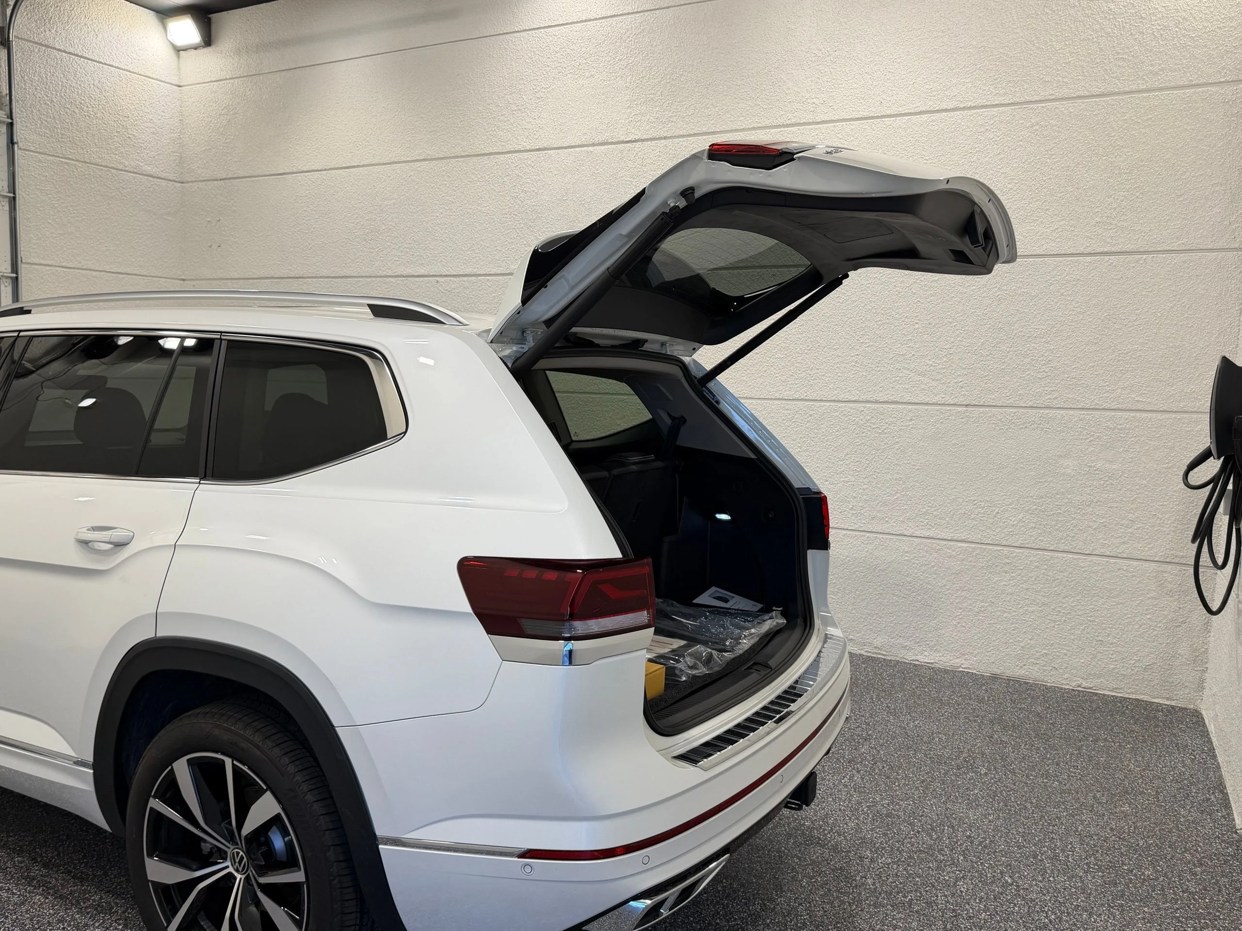 2025 Volkswagen Atlas SEL Premium R-Line - Photo 25