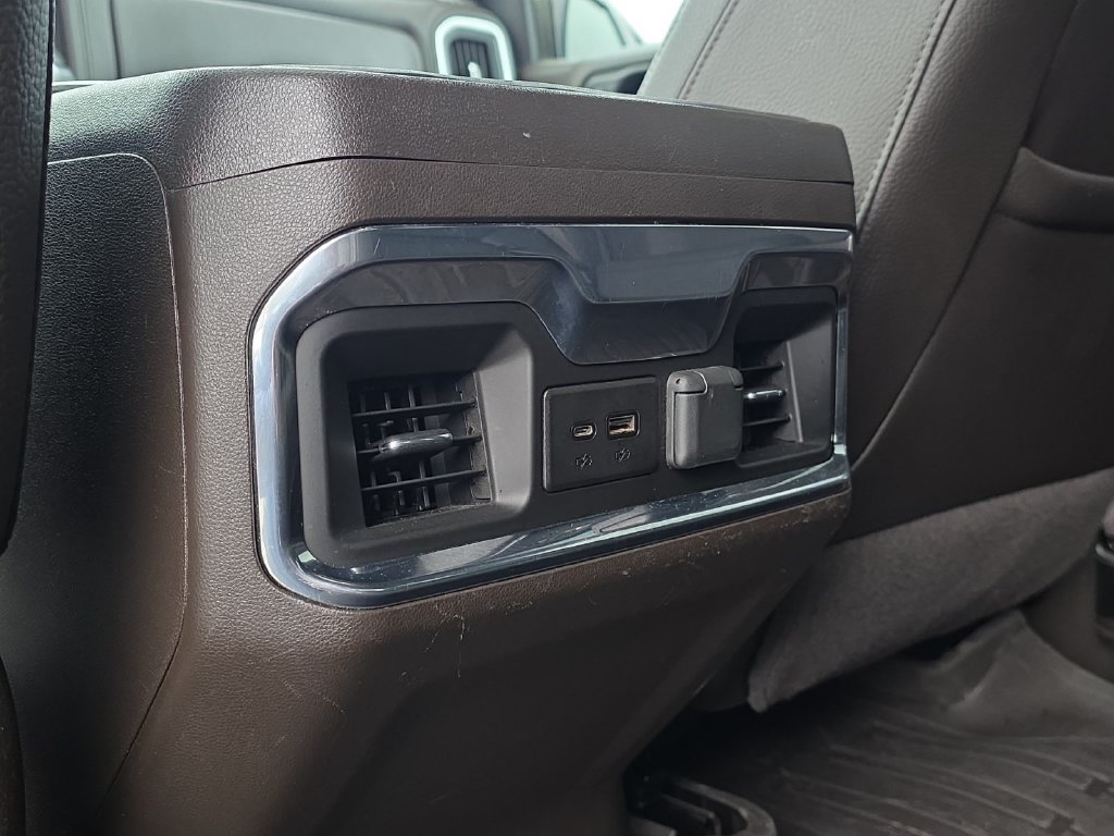 Used 2021 White GMC Denali image 30