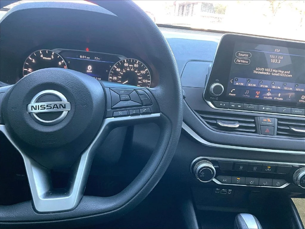 Used 2021 Red Nissan 2.5 SV image 17
