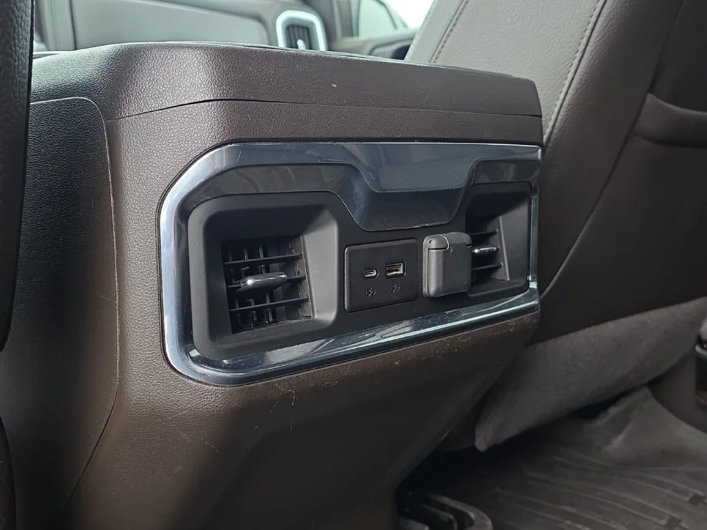 Used 2021 White GMC Denali image 30