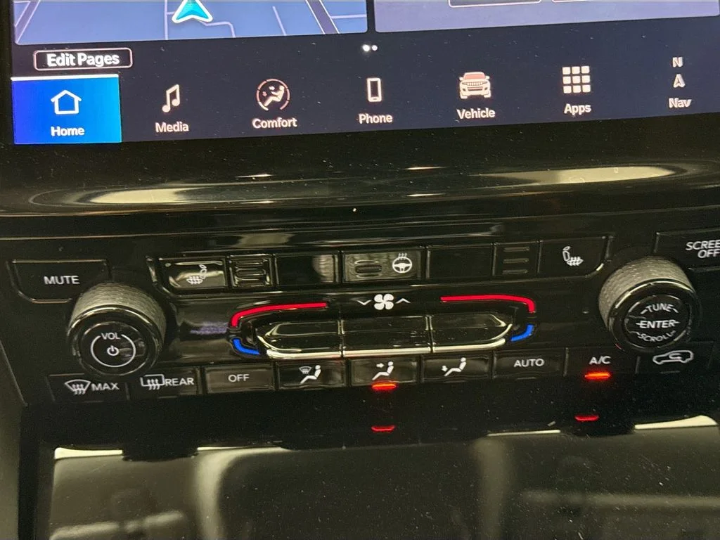 Used 2022 White Jeep 4xe image 16