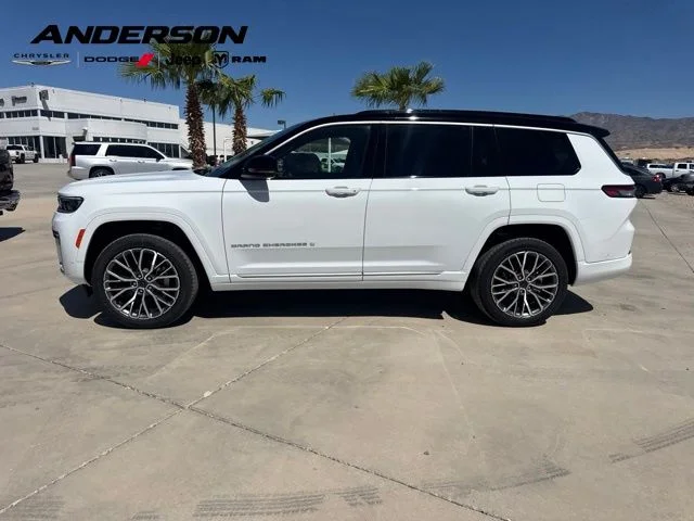 New 2027 White/off-white Jeep Summit image 2