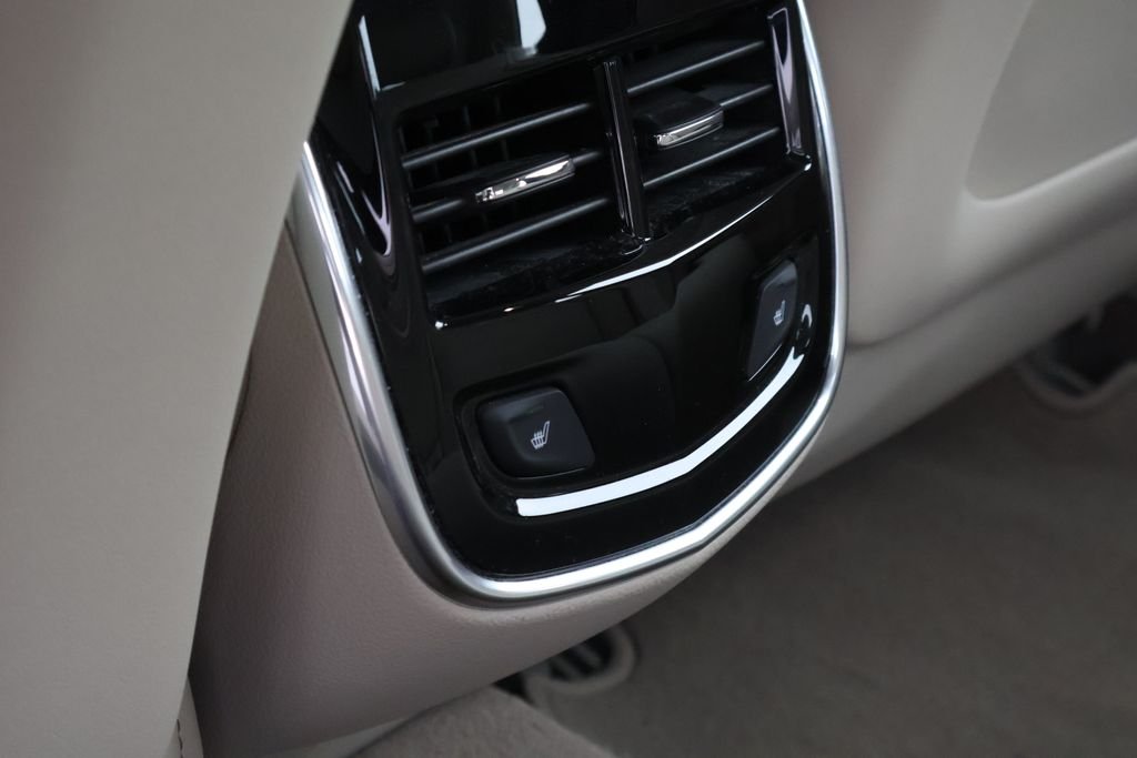 Used 2016 White Cadillac Luxury image 33