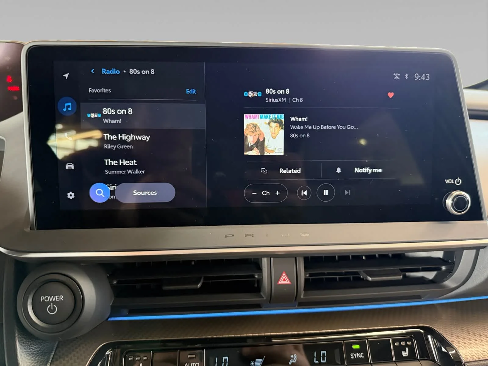 2027 Toyota Prius XLE - Photo 15