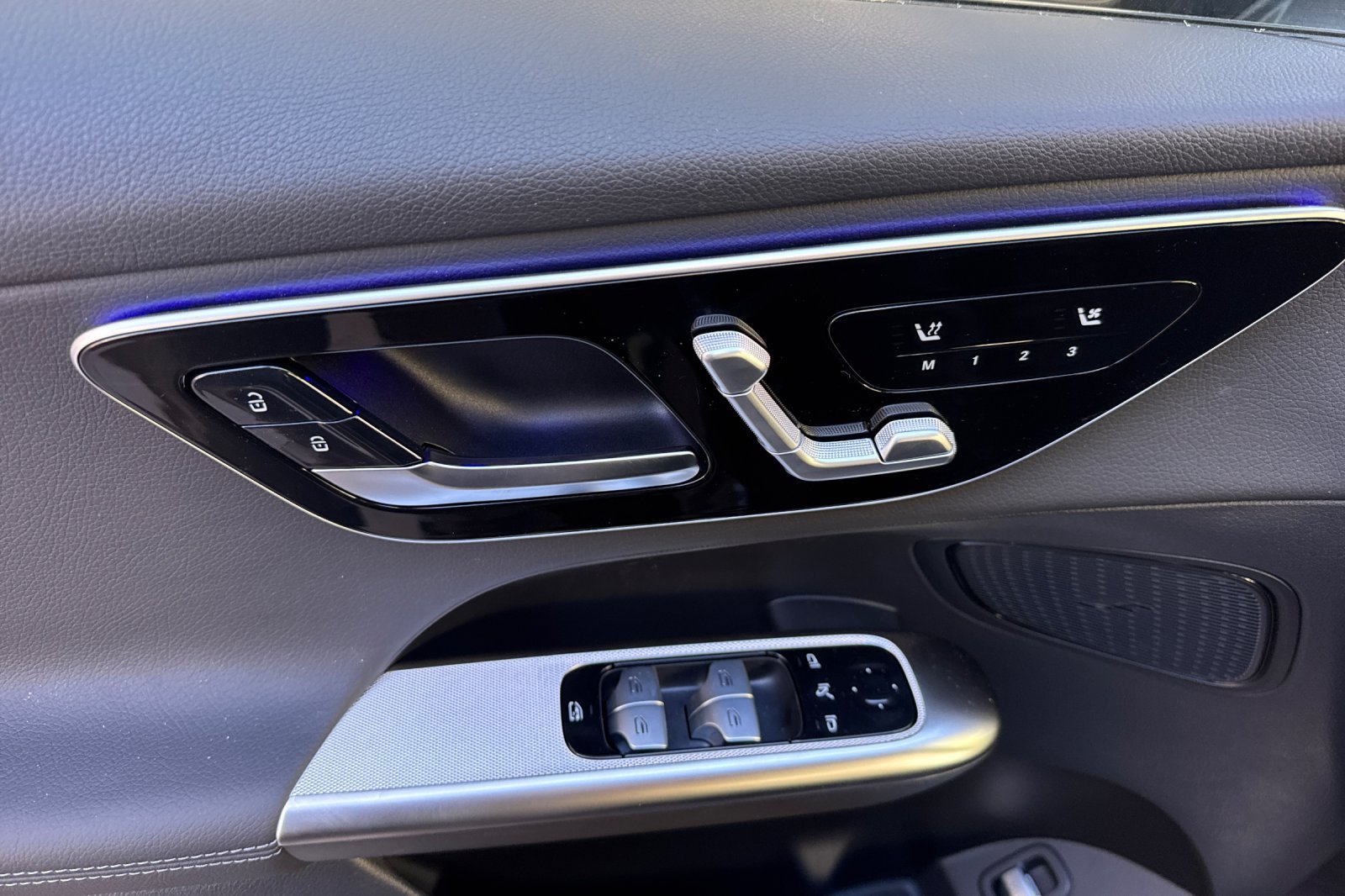 New 2027 Graphite Grey Metallic Mercedes-Benz GLC 300 image 24