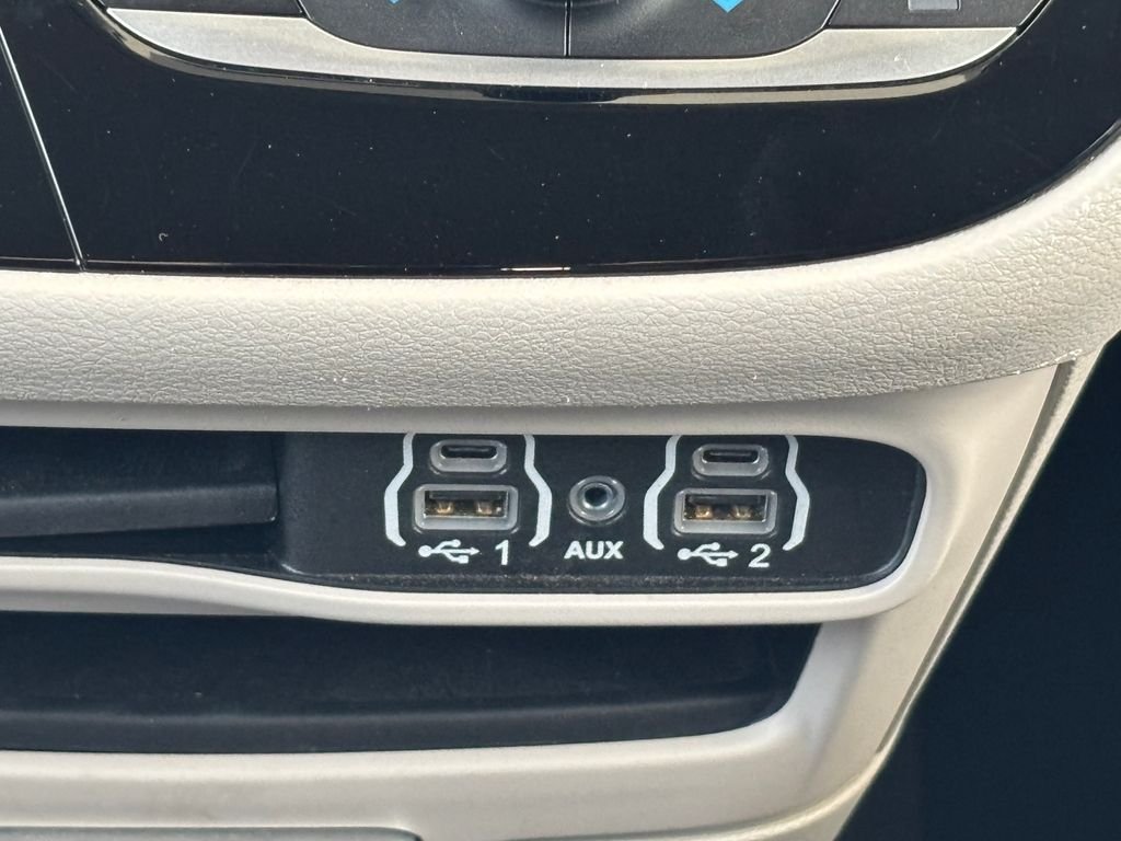 2024 Chrysler Pacifica Touring L - Photo 16