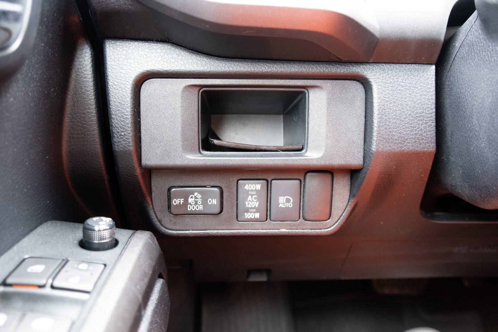 Used 2019  Toyota SR image 5