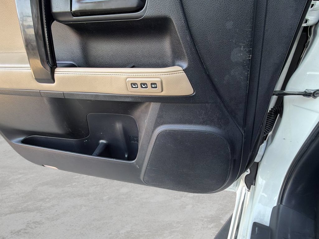 Used 2014  Toyota Limited image 28