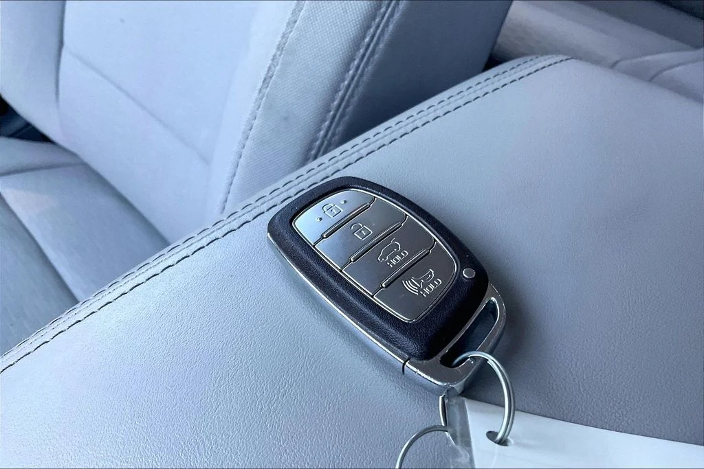 Used 2020 Silver Hyundai Value image 11