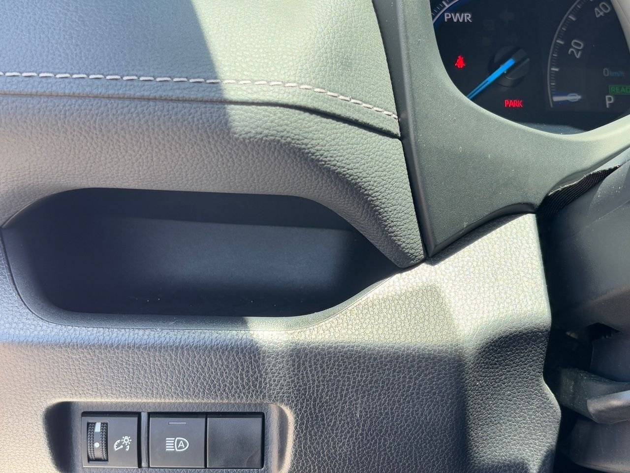 2025 Toyota RAV4 LE - Photo 29