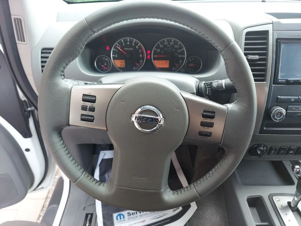 Used 2011 White Nissan SL image 13