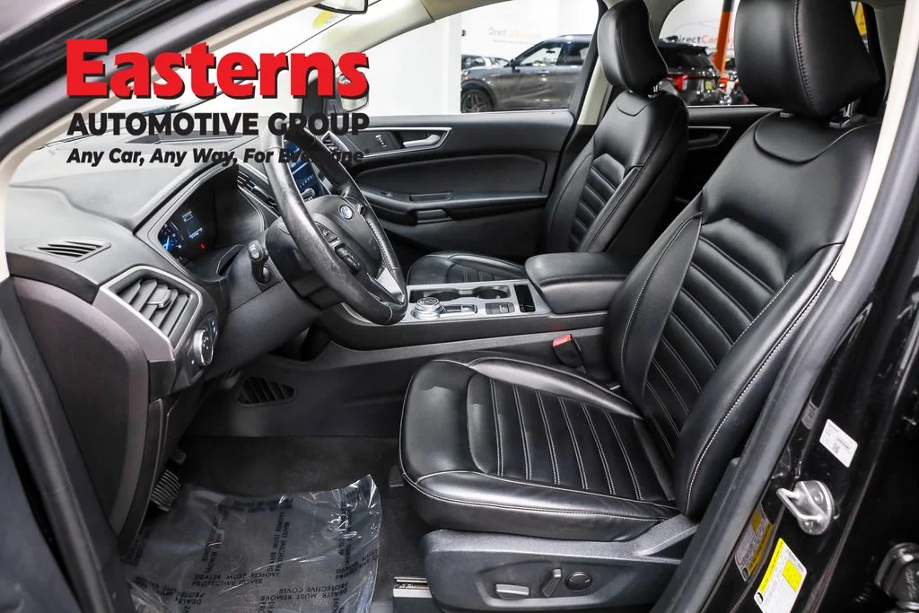 Used 2022 Black Ford SEL image 14