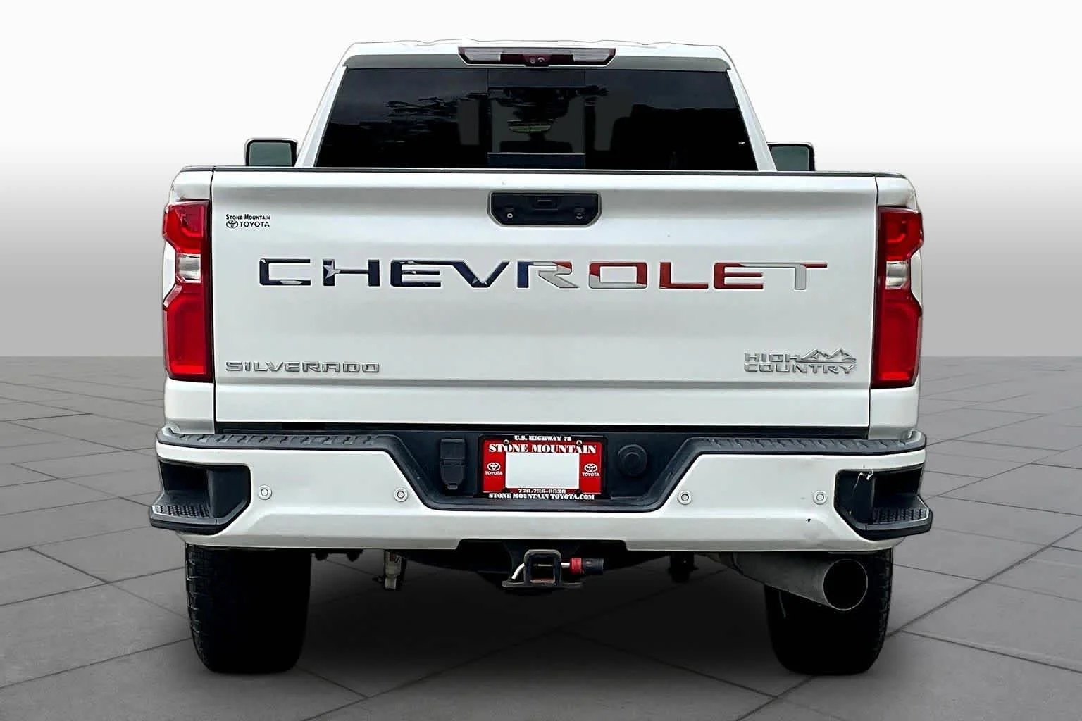 Used 2023 Iridescent Pearl Tricoat Chevrolet High Country image 9
